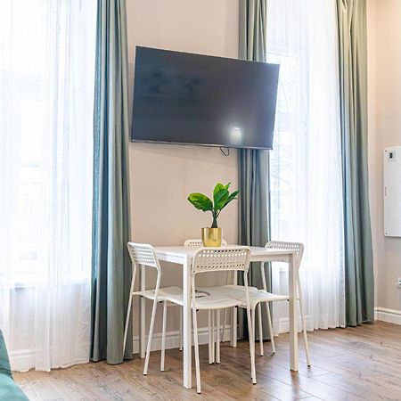 Stylish Studio Apartment Wiener Stadthalle Exteriör bild