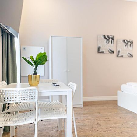 Stylish Studio Apartment Wiener Stadthalle Exteriör bild