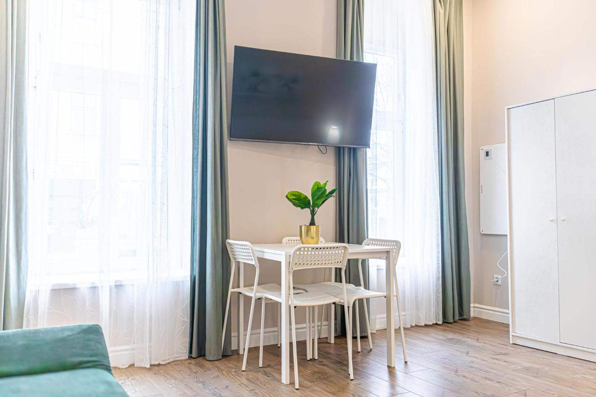 Stylish Studio Apartment Wiener Stadthalle Exteriör bild