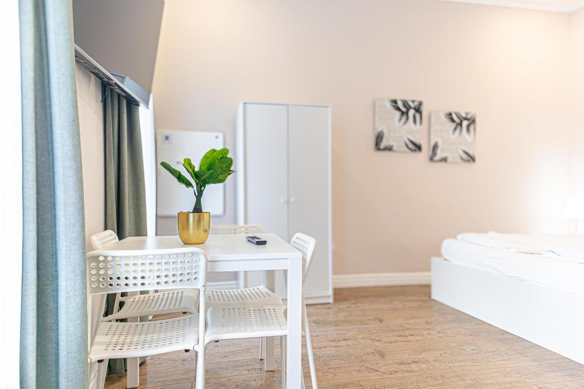 Stylish Studio Apartment Wiener Stadthalle Exteriör bild