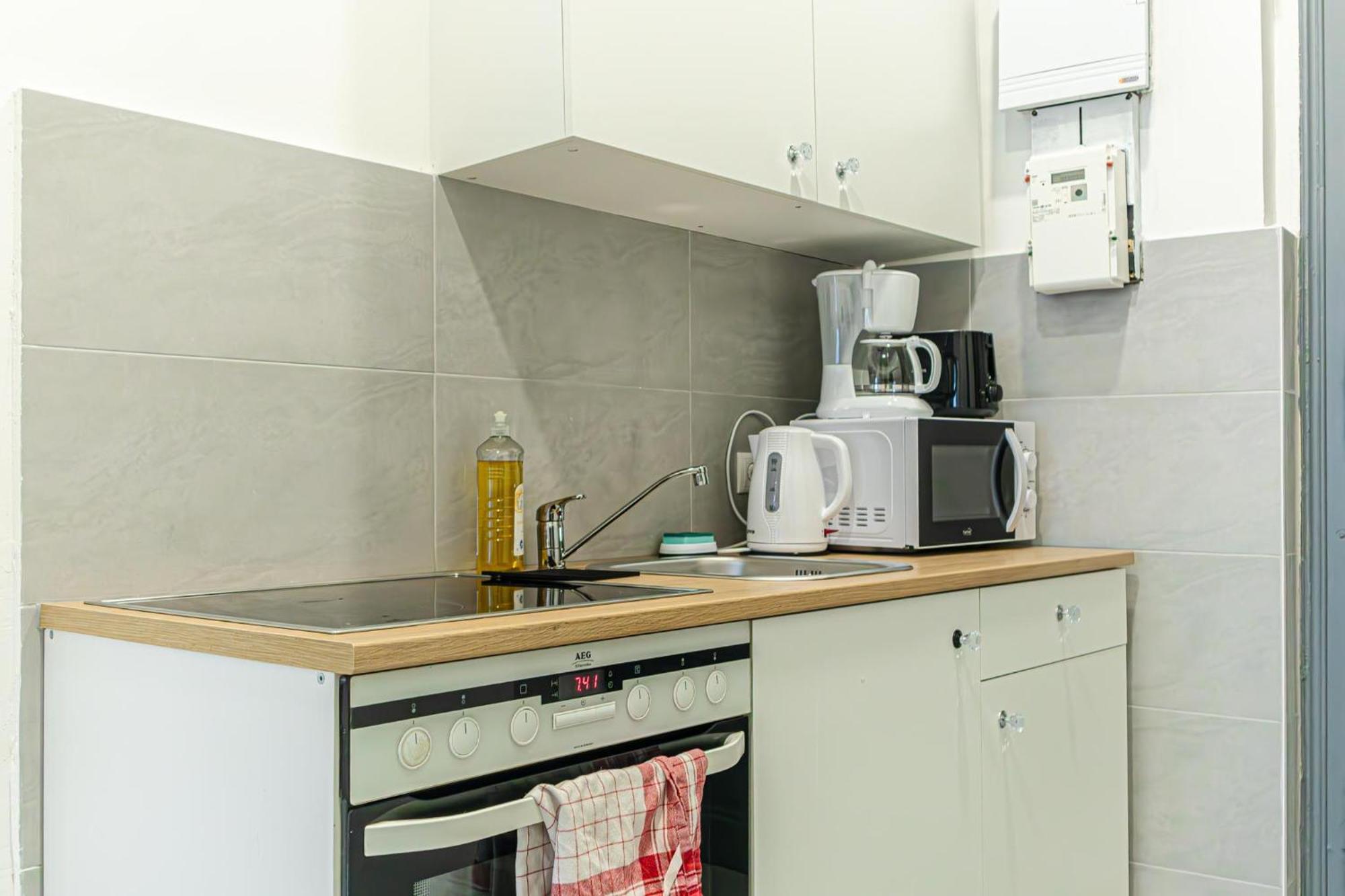 Stylish Studio Apartment Wiener Stadthalle Exteriör bild
